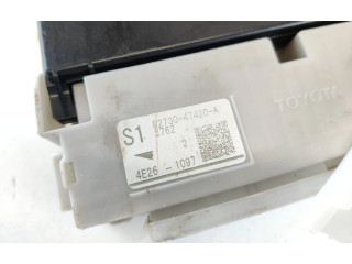 Pojistková skříňka 8273047420A, 8922147211 Toyota Prius+ (ZVW40) 2014