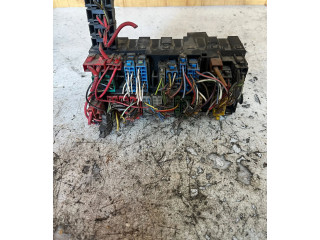 Блок предохранителей  357937039   Volkswagen Transporter - Caravelle T4    