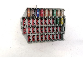 Блок предохранителей  9162439   Volvo V70    