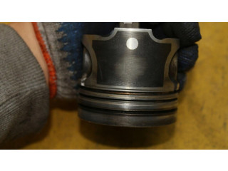  Поршень с шатуном    Renault Clio III  