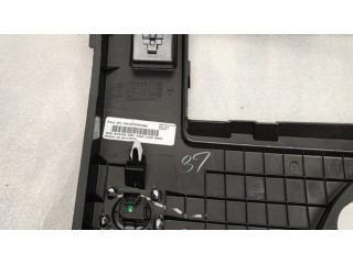 Другая деталь салона