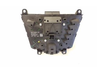 Радио/ проигрыватель CD/DVD / навигация