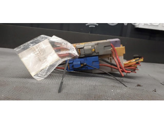 Блок предохранителей  8200241944   Renault Clio III    