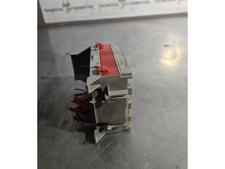 Блок предохранителей  9162439   Volvo V70    