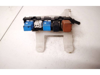   Pojistková skříňka    Nissan Almera Tino 2003