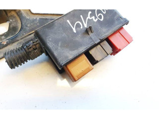 Блок предохранителей 93393749, 315043752 Opel Meriva A