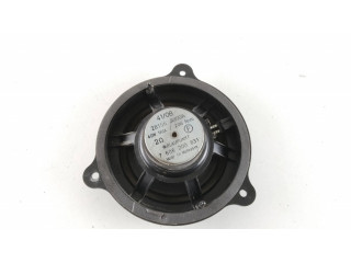 Громкоговоритель (громкоговорители) в передних дверях