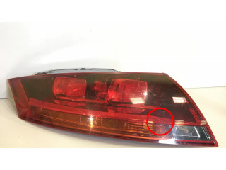 Задний фонарь в кузове