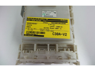   Pojistková skříňka 8273052700, 7G072244   Toyota Yaris 2007