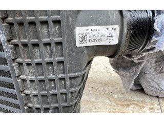 Радиатор интеркулера 670035636, 16484793 Maserati Levante