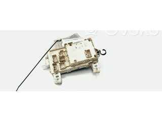 Блок предохранителей  89221-0F010   Toyota Corolla Verso E121    