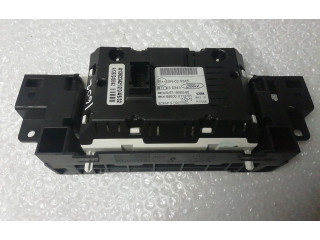 Радио/ проигрыватель CD/DVD / навигация