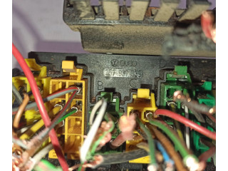 Блок предохранителей  357937039   Volkswagen Transporter - Caravelle T4    