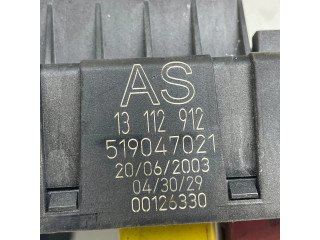 Блок предохранителей 13112912, 00126330 Vauxhall Vectra C