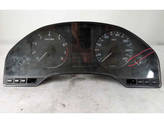 Панель приборов 4D0919033F   Audi A8 S8 D2 4D       