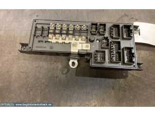 Блок предохранителей    8645364   Volvo V70