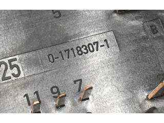 Блок предохранителей 1K0937125, 017183071   Volkswagen Jetta V    