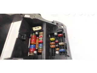 Pojistková skříňka Volkswagen Transporter - Caravelle T5 2006