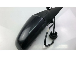 Боковое стекло в середине кузова