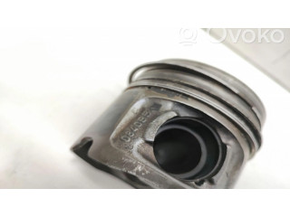 Píst 0840BB BMW 5 E60 E61 pro naftový motor 2.0