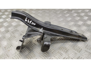 Другая деталь отсека двигателя