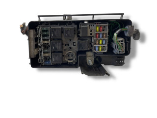 Блок предохранителей  30728132   Volvo V70    