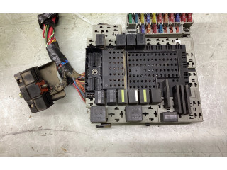 Блок предохранителей 8688153, 01W504 Volvo S60