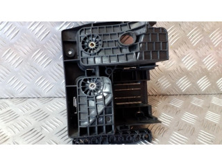 Другая деталь отсека двигателя