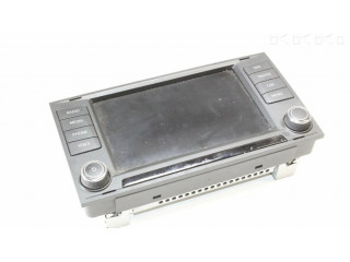 Радио/ проигрыватель CD/DVD / навигация