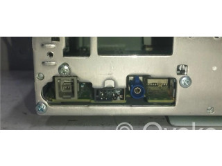 Радио/ проигрыватель CD/DVD / навигация