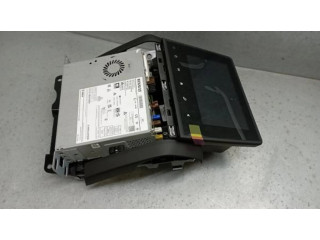 Радио/ проигрыватель CD/DVD / навигация