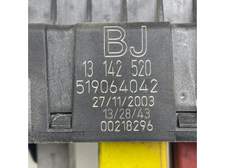 Блок предохранителей 13142520, 00218296 Vauxhall Vectra C