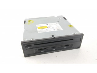 Радио/ проигрыватель CD/DVD / навигация