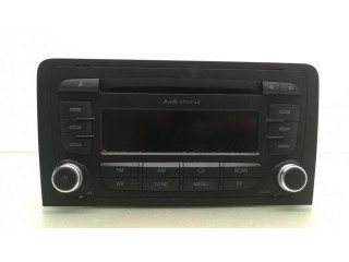 Радио/ проигрыватель CD/DVD / навигация