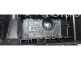 Pojistková skříňka 63513678 Chrysler Pacifica 2018