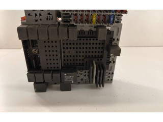 Блок предохранителей  8645410, 8645411   Volvo XC90    