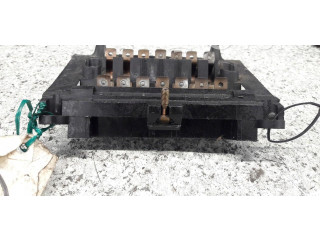 Ящик предохранителей (комплект)       Mercedes-Benz 200 300 W123