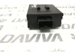 Блок предохранителей Mitsubishi L200