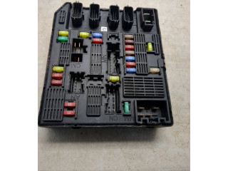 Блок предохранителей 284B67924R, 0331131300138 Renault Clio IV