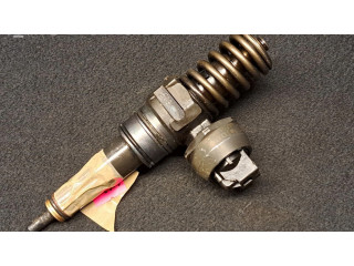 Vstřikovač 038130073B Skoda Octavia Mk1 (1U)