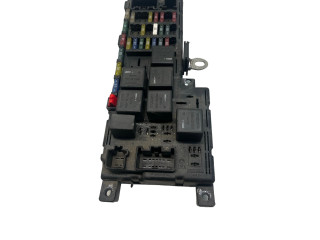 Блок предохранителей  30728008, 180447   Volvo V70    