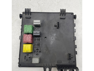 Блок предохранителей 13205774, 07257566 Vauxhall Vectra C