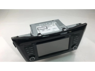 Радио/ проигрыватель CD/DVD / навигация