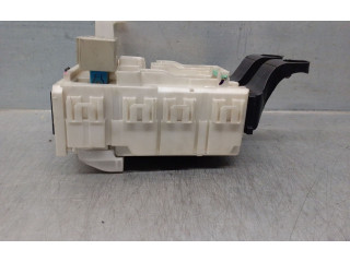 Pojistková skříňka Řídící jednotka BSM 8273012400 Toyota Corolla E140 E150 2008