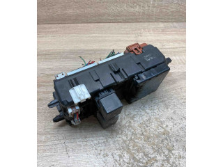 Блок предохранителей MB953355, MR193494 Mitsubishi Carisma