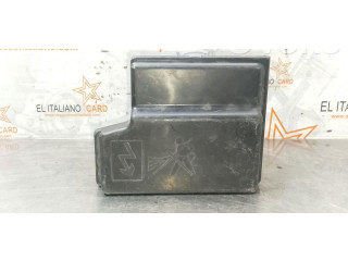 Блок предохранителей 252361535R Renault Clio II