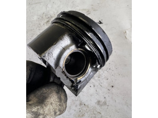 Píst Subaru Outback