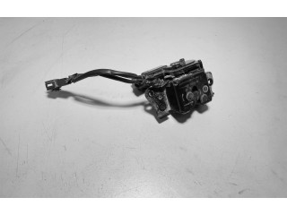 Zámek zadních dveří Toyota Prius (XW20) 2005