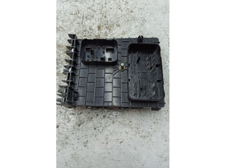 Блок предохранителей    Volkswagen Caddy    