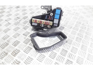 Блок предохранителей  9128576, 9162084   Volvo S70  V70  V70 XC    